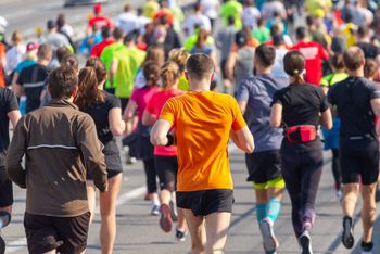 Łódzka Grupa Biegowa Delia Running Team na podium: Triumfy w Biegu Bohaterów i Biegu na Molo