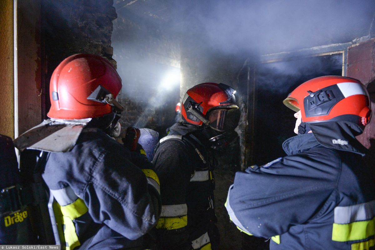 majówka, poparzenia, akcja straży pożarnej, biokominek, wypadek, ranni, śmigłowiec LPR, ogień Potworny początek majówki. Siedem osób poparzonych biopaliwem