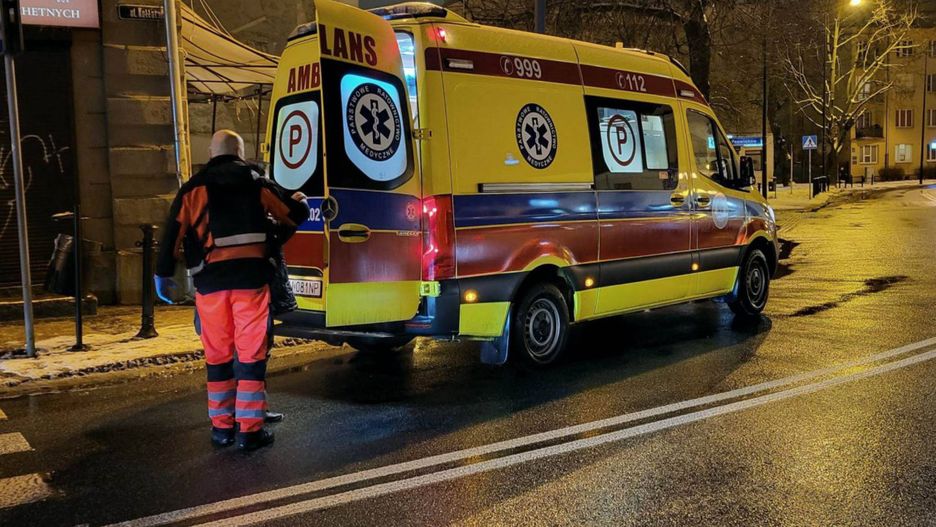 Kobieta leżała na ulicy w centrum Lublina. Na pomoc ruszyli świadkowie