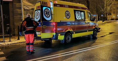 Kobieta leżała na ulicy w centrum Lublina. Na pomoc ruszyli świadkowie
