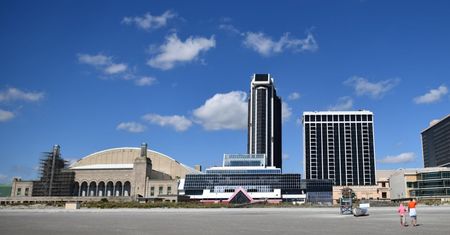 Trump Plaza. Atlantic City Hotel oferuje klientom najlepsze miejsca do podziwiania implozji