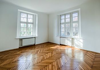 Parkiet starszy od właściciela? Dębowa klepka sprzed 60 lat wciąż zachwyca