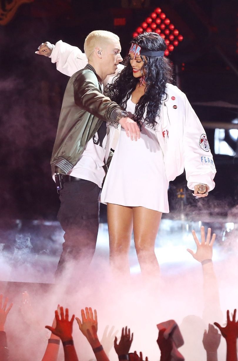 Eminem przeprasza Rihannę za piosenkę, w której popierał Chrisa Browna