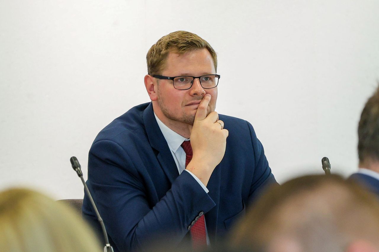 Brat Obajtka zwolniony dyscyplinarnie? Wiceminister ujawnia