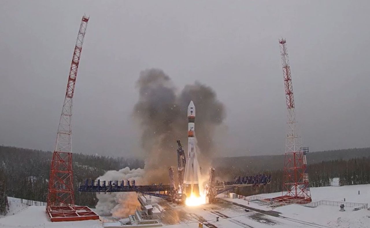 Start rakiety Sojuz-2.1a z kosmodromu Plasieck