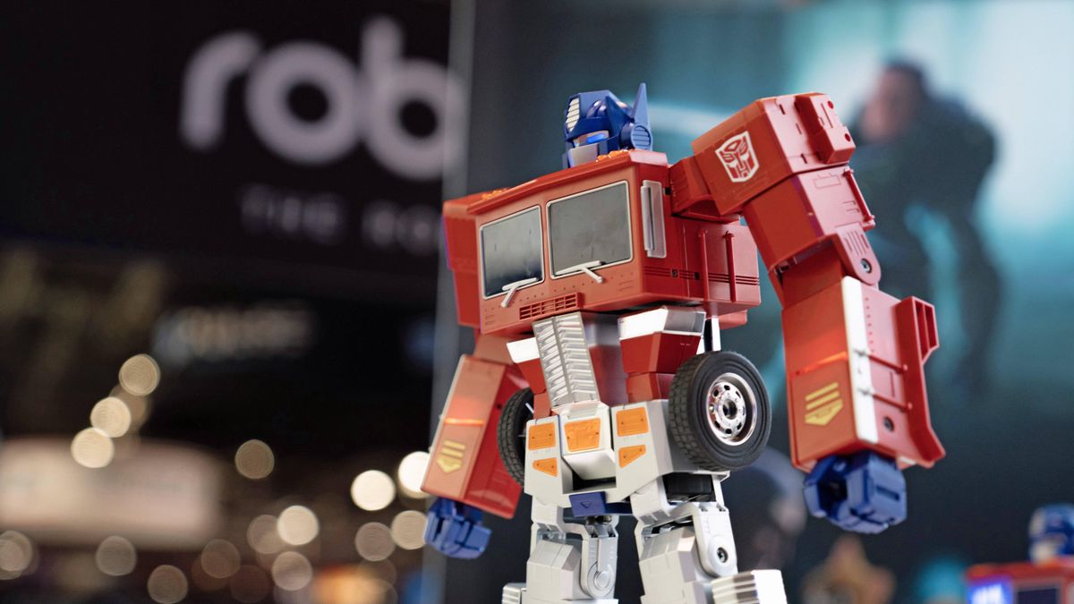 MCM Comic Con
Robosen robots new Optimus Prime robot on stand S700, during MCM Comic Con at the ExCel London in east London. Picture date: Friday October 28, 2022. 
Dostawca: PAP/PA
James Manning
MCM, Comic, Con##, PA2022, SOCIAL, ComicCon