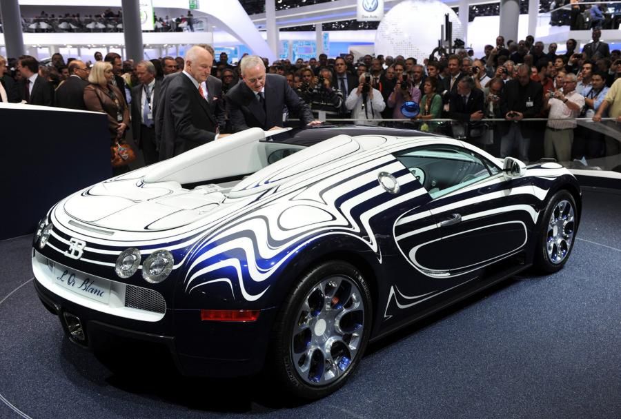 Porcelanowe Bugatti Veyron Grand Sport L'Or Blanc we Frankfurcie [wideo]