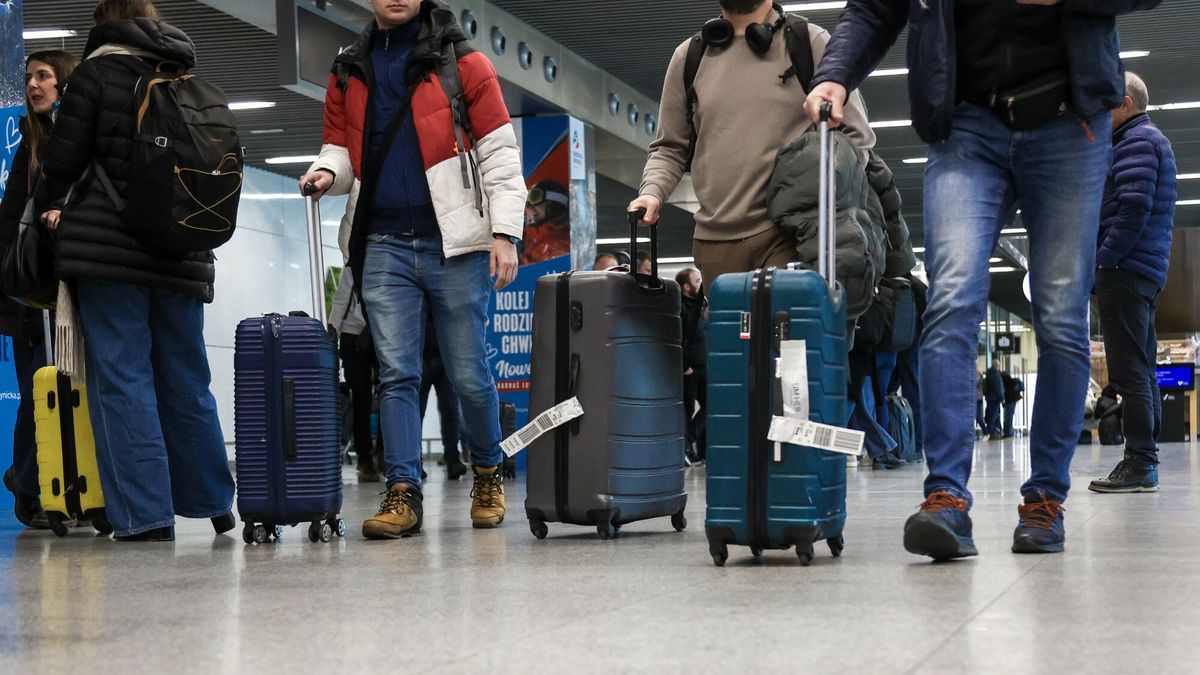 Polacy ewakuowani z Bliskiego Wschodu l?duj? w Krakowie
05.03.2026. Krakow - Balice. Polacy ewakuowani z Bliskiego Wschodu laduja w Krakowie fot. Mateusz Kotowicz/REPORTER
Mateusz Kotowicz/REPORTER