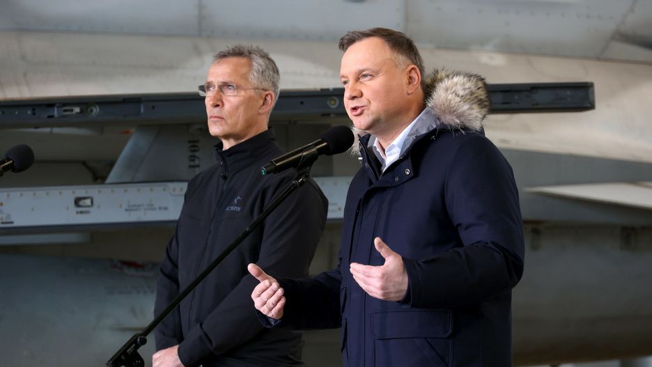 Spotkanie Prezydenta RP z Sekretarzem Generalnym NATOFot. Piotr Molecki/East News, Lask, 01.03.2022. Spotkanie sekretarza generalnego NATO Jensa Stoltenberga (L) z prezydentem Andrzejem Duda (P) w  10. w bazie lotniczej w Lasku. Podczas spotkania omowiono m.in. kwestie rozmieszczenia szpicy NATO, obrony powietrznej, sojuszniczej obecnosci w regionie.Piotr Molecki