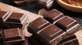 Czy gorzka czekolada spowalnia starzenie się? Naukowcy nie pozostawiają złudzeń