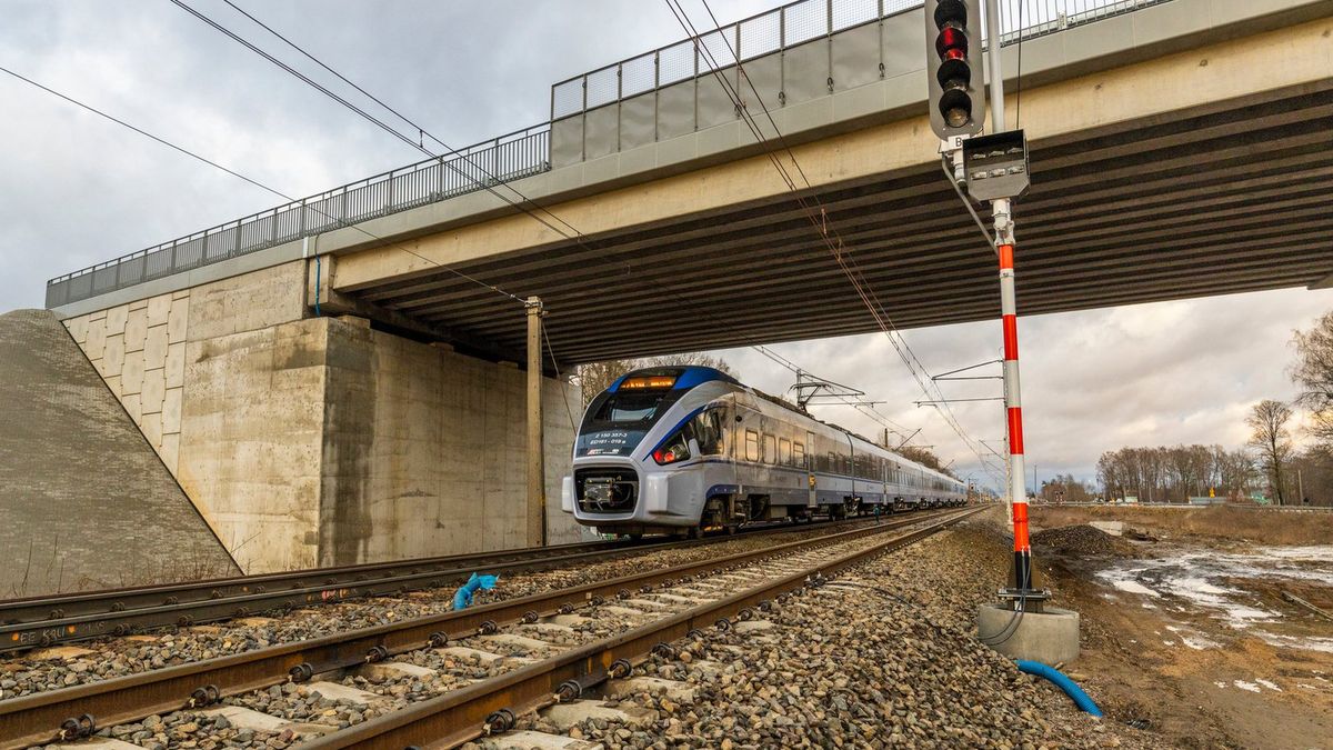 Pociąg PKP Intercity na zmodernizowanym odcinku Rail Baltiki