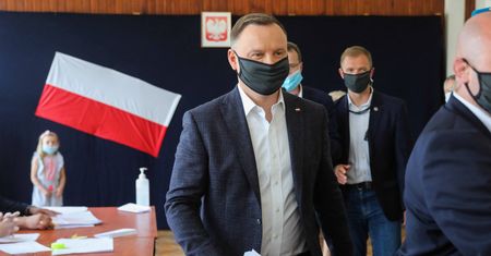 Koronawirus w Polsce i zaprzysiężenie Dudy. Jarosław Pinkas z GIS o tym, czy prezydent powinien mieć maseczkę