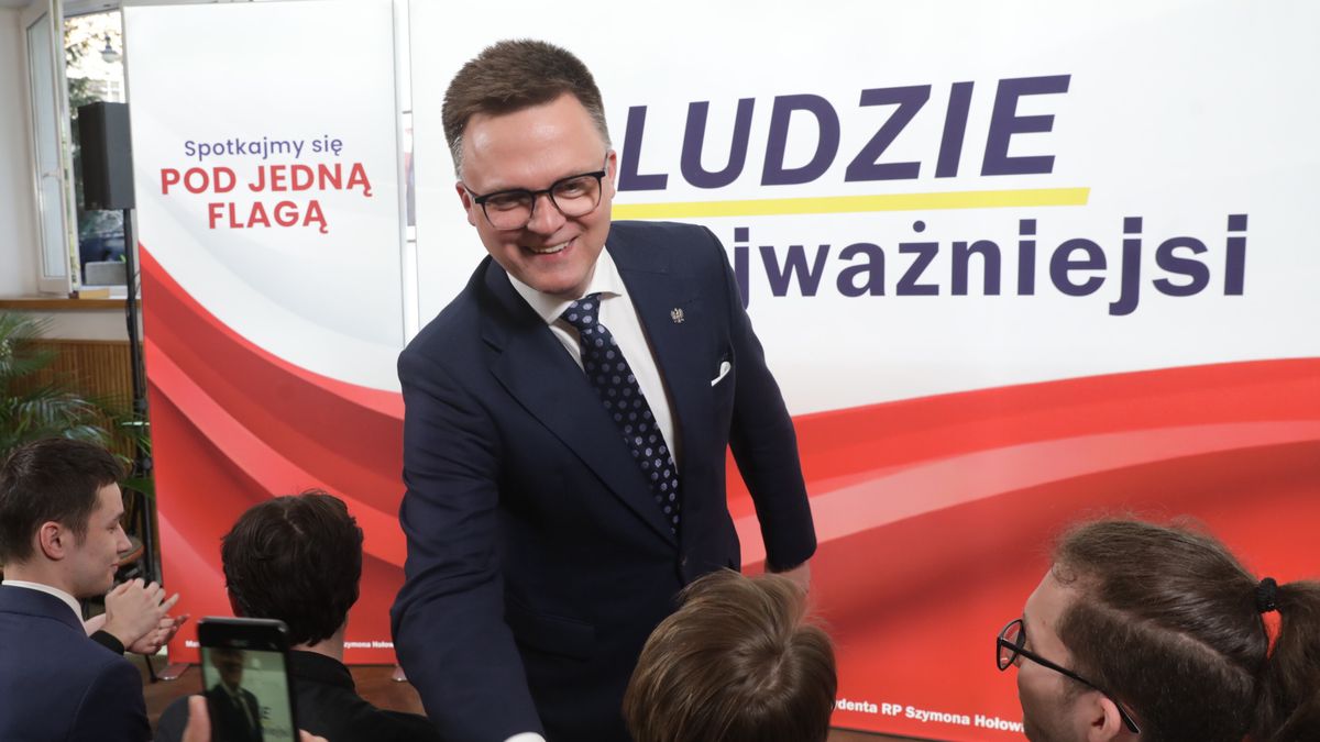 Szymon Ho�ownia
Warszawa, 23.04.2025. Wybory Prezydenta RP 2025 - kampania. Kandydat Trzeciej Drogi w zbli�aj�cych si� wyborach na fotel prezydenta RP, marsza�ek Sejmu Szymon Ho�ownia na spotkaniu z wyborcami w kawiarni "Czytelnik" w Warszawie, 23 bm. (aldg) PAP/Tomasz Gzell
Tomasz Gzell
briefing, kampania, polityk, polityka, prasowy, prezydencka, prezydenta rp, spotkanie spotkania, w czytelniku, wybory, z wyborcami