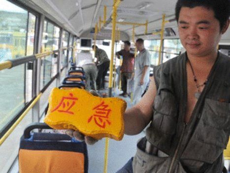 Jak Chińczycy wydostają się z autobusów podczas wypadku? 2