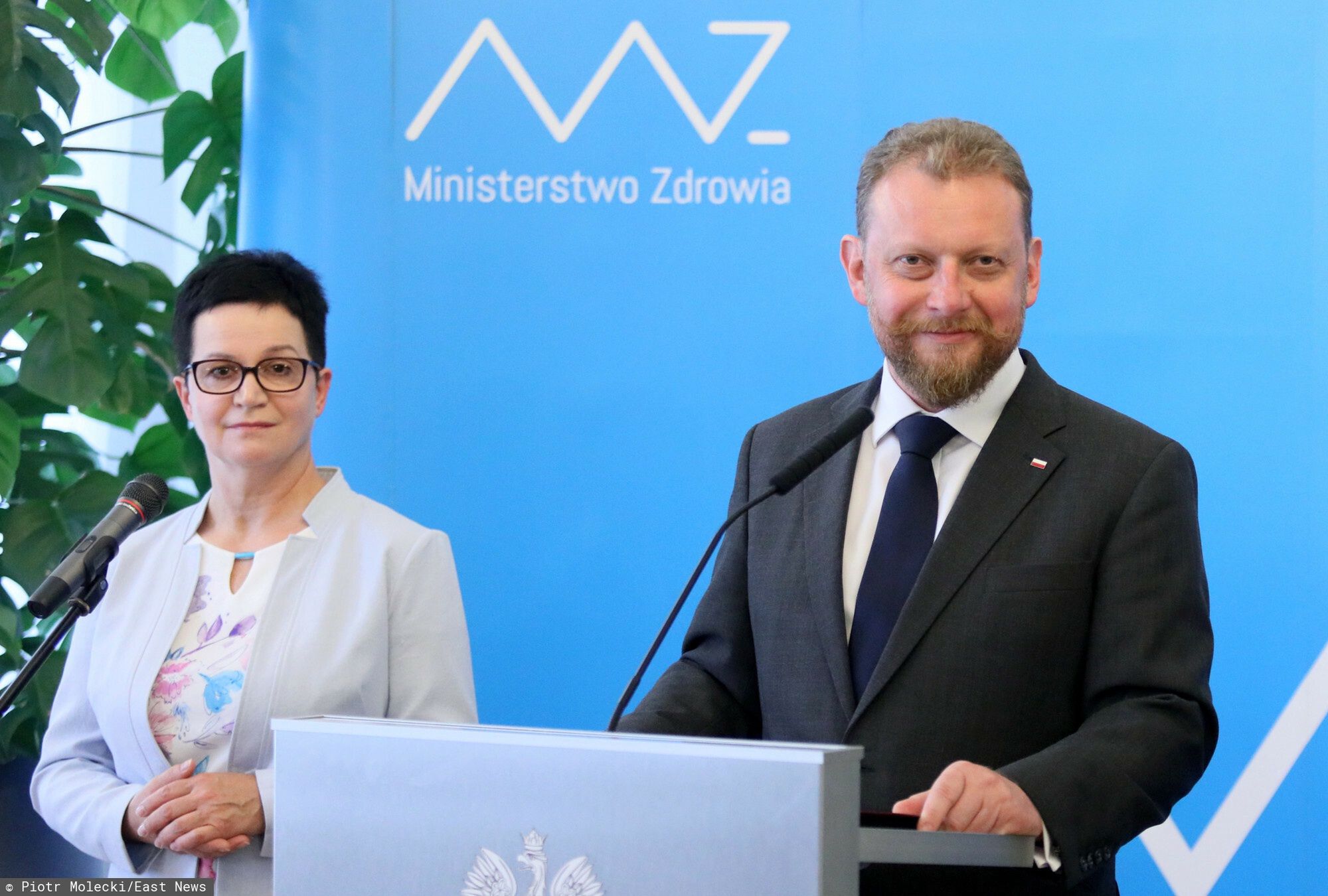 Minister zdrowia o dost?pno?ci do lek�wFot. Piotr Molecki/East News, Warszawa, 11.07.2019. Ministerstwo Zdrowia. Briefing prasowy ministra Lukasza Szumowskiego dotyczacy dostepnosci do lekow. N/z prezes Naczelnej Rady Aptekarskiej Elzbieta Piotrowska-Rutkowska, minister Lukasz Szumowski.Piotr Molecki