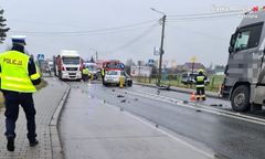 Śląsk. Śmiertelny wypadek. Kierowca fiata nie przeżył zderzenia z ciężarówką