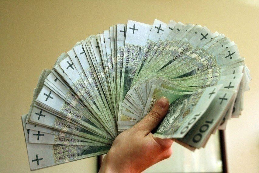 3. Odległość od miejsca dotychczasowego zamieszkania do miejscowości, w której zamieszkasz w związku z podjęciem zatrudnienia, lub działalności gospodarczej wynosi co najmniej 80 km lub czas dojazdu do tej miejscowości i powrotu do miejsca dotychczasowego zamieszkania przekracza łącznie co najmniej 3 godziny dziennie,