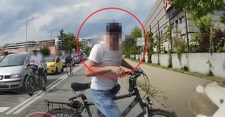 Rowerzysta z pretensjami. Wideo zszokowało internautów