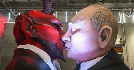 Aneksja Białorusi do 2030 r. Plan Putina ujawnili dziennikarze