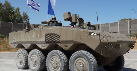 Izrael wypuszcza ciężki transporter Eitan. Jakie są jego możliwości?