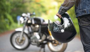 Kask motocyklowy zamiast maseczki. Przepisy są jasne