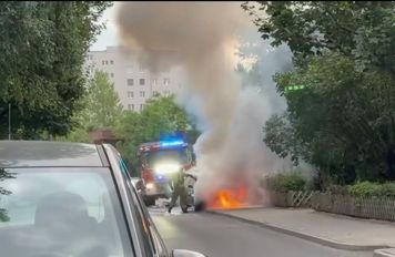 Pożar samochodu przy ul. Gintera w Płocku. Na miejsce wezwano strażaków!