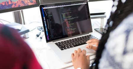 Praca w sektorze technologicznym – perspektywy, umiejętności i trendy