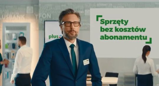 Szymon Majewski czaruje w reklamie Plusa