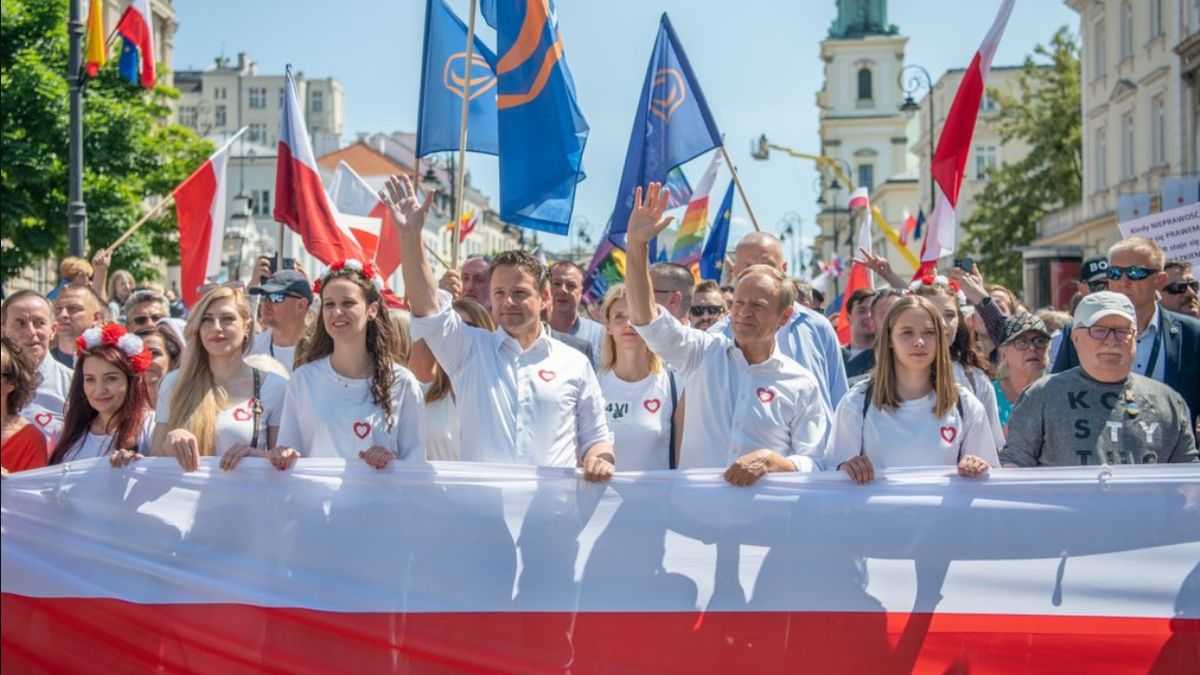 Na czele marszu szli Donald Tusk, Lech Wałęsa i Rafał Trzaskowski