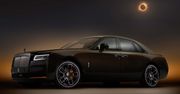 Rolls-Royce Ghost Black Badge Ékleipsis to jeżdżące planetarium. Podsufitka robi wrażenie