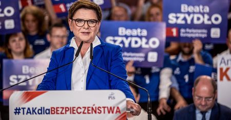 Szydło nie poprawiła wyniku. Ale i tak jest trzecia w kraju