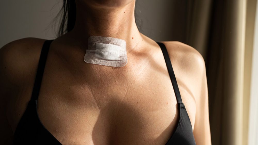 To nie objaw przeziębienia. Jeśli wciąż chrząkasz, pędź na USG