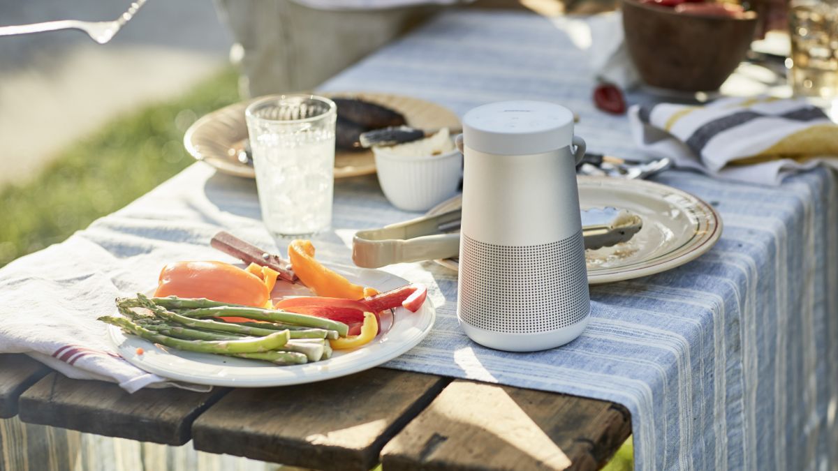 Bose SoundLink Revolve i SoundLink Revolve+: nowoczesne głośniki Bluetooth 360˚ 1