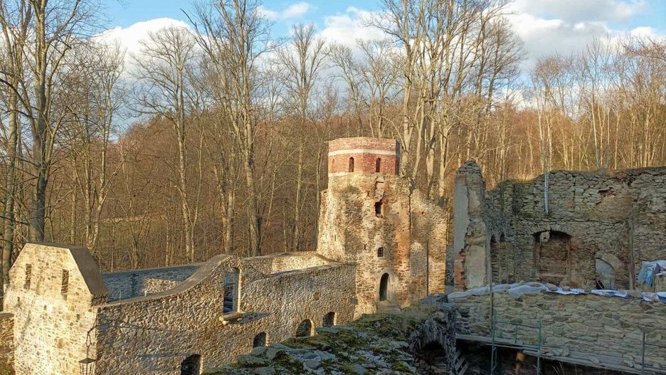Zamek Świecie w gminie Leśna. Atrakcja nieopodal Zamku Czocha