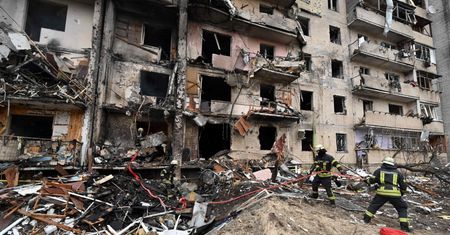 Rosja zbombardowała Czernichów. Rakieta uderzyła w budynek mieszkalny