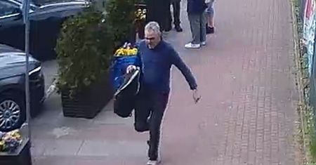 Robił zdjęcia nagiemu dziecku w szatni. Szuka go policja