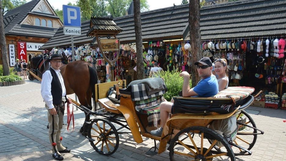 Zakopiański dorożkach na Krupówkach