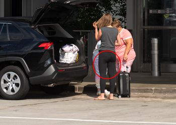 Nigdy nie wkładaj do samolotu. Stewardesa ostrzega