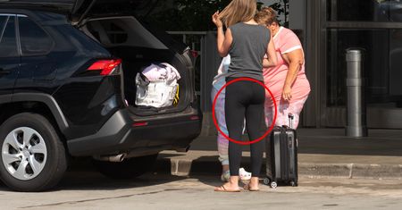 Nigdy nie zakładaj do samolotu. Stewardesa ostrzega