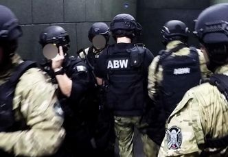 Oszustwa podatkowe. ABW zatrzymała pięć osób