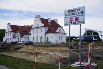 Koło: Parking, zieleń i stacja naprawy rowerów przy dworcu PKP