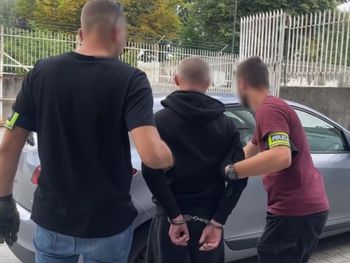 Wmówił 86-latkowi, że jest policjantem. Potem zabrał ponad 90 tys. zł