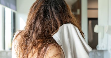Jak często myjesz włosy? Lekarz ma ważną radę