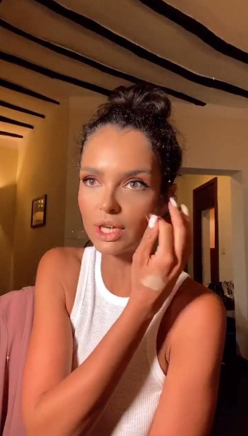 Klauda El Dursi relacjonuje rodzinne wakacje na Zanzibarze i robie zdjęcia rozgwiazdom