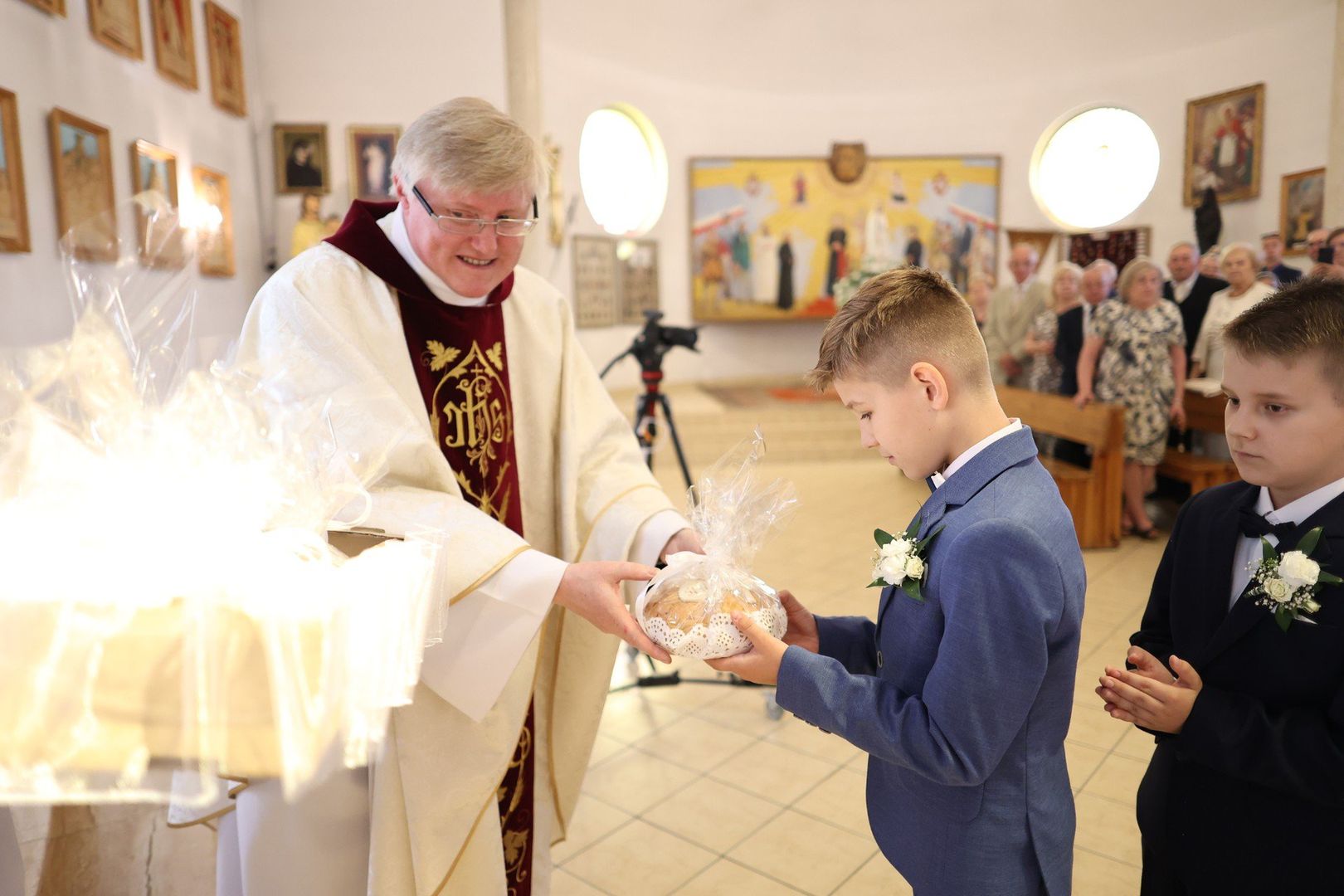 1 czerwca w parafii Św. Jadwigi Śląskiej w Częstochowie szesnaścioro dzieci przystąpiło do I Komunii Świętej