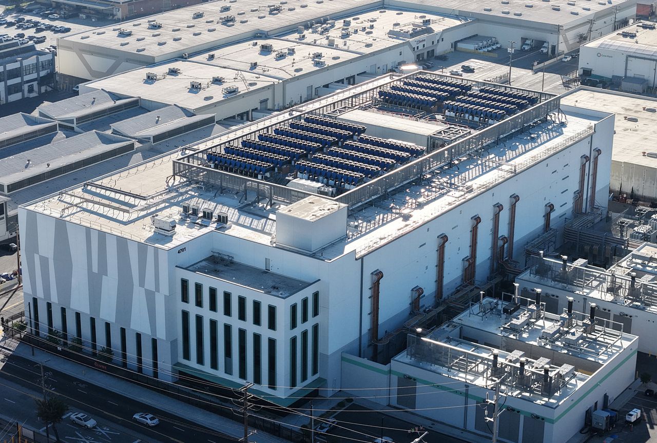 Ciemna strona AI. Badacz pokazał gigantyczne zużycie wody i prądu