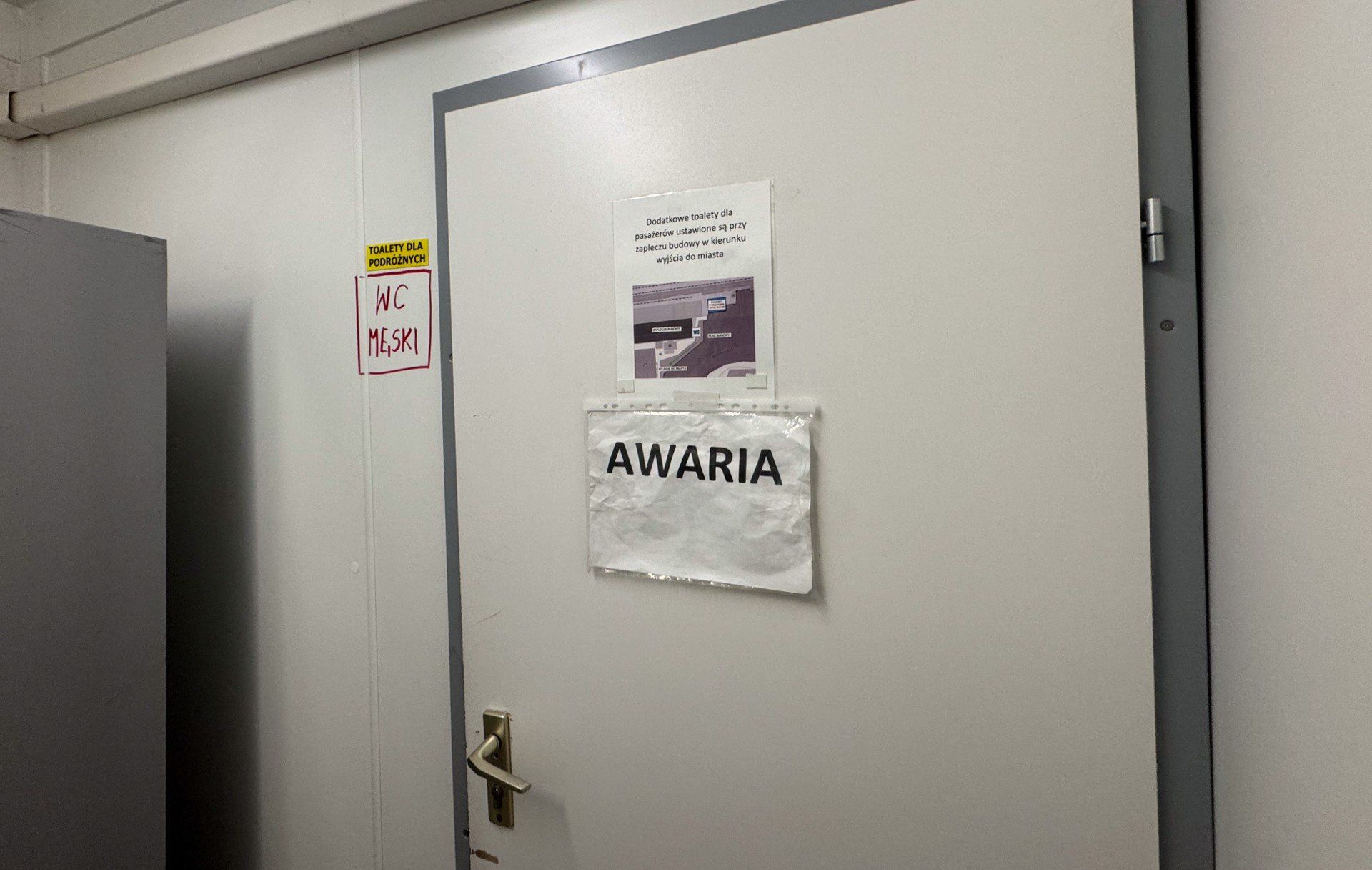 Czy toalety na tymczasowym dworcu PKP są w złym stanie?