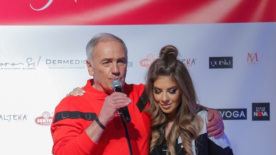 Małgorzata Strasburger ma 39 lat. Piękna żona 76-letniego Karola Strasburgera wygląda wspaniale. Nie dziwi nas, że znany aktor wpadł w sidła miłości. Zobacz zdjęcia Małgosi Strasburger

ZOBACZ ZDJĘCIA - KLIKNIJ DALEJ