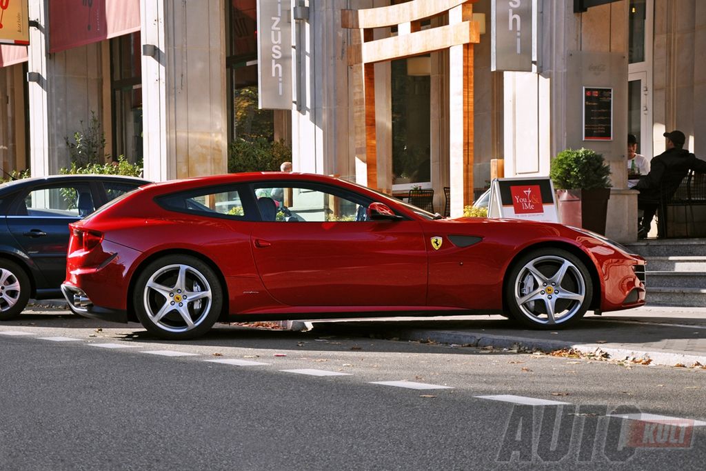 Ferrari FF w Warszawie (fot. Michał Grabowski)