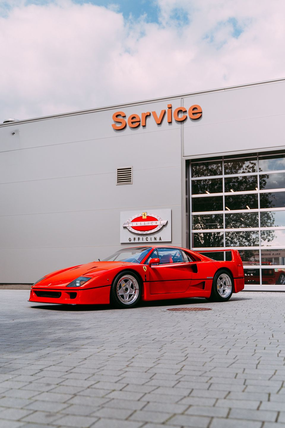 Ferrari F40 w Ferrari Katowice (1990)